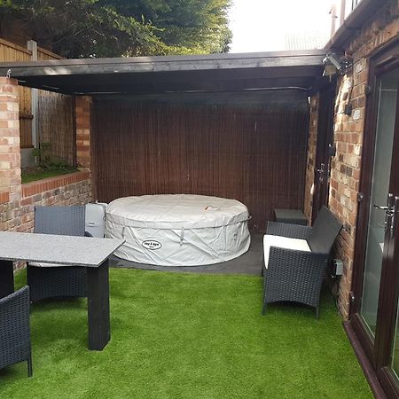 1, The Mews Villa Derby Exterior foto