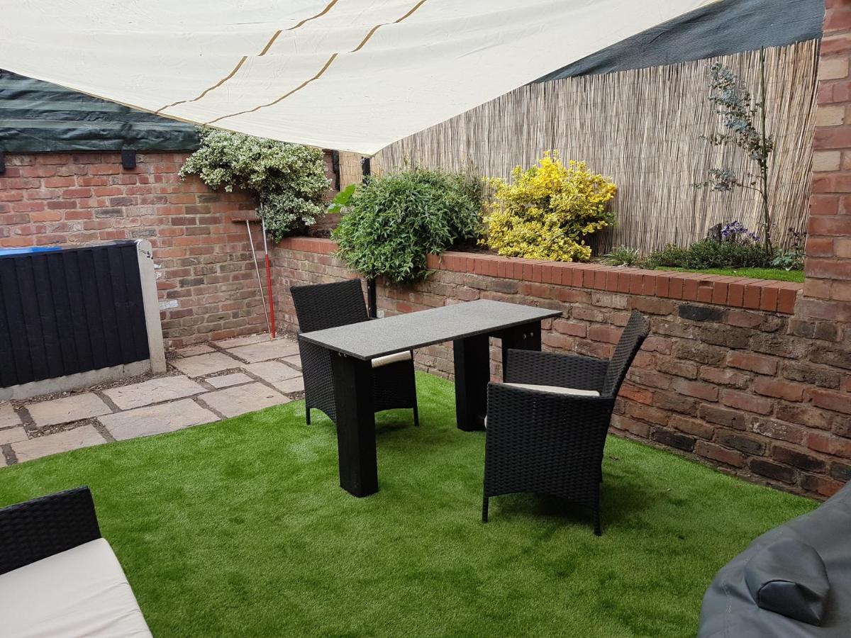 1, The Mews Villa Derby Exterior foto